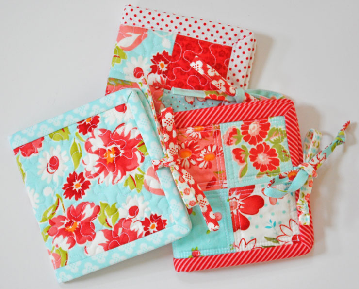 Last Minute Gift Tutorial: Patchwork Tea Mat with Inside Pocket