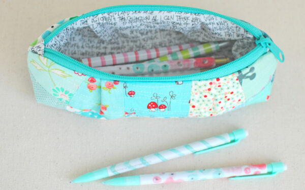 The Curvy Top Pencil Pouch {Free Pattern} - Clover & Violet