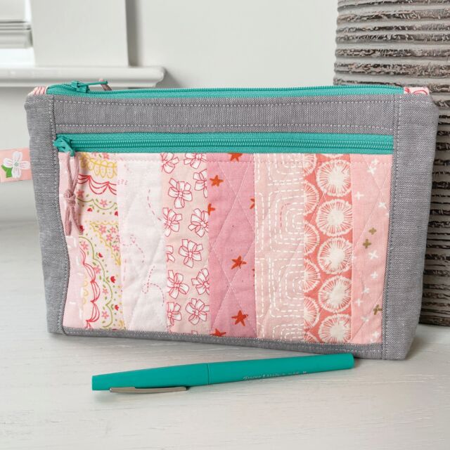 Introducing the JoJo Pouch - the @candvsewingclub August pattern designed and sewn by @branchandblume 💕

This pattern has been sew popular, I’ve loved seeing so many amazing versions showing up in the club!

Thank you Chrissy for creating such a darling pouch that we’re loving making up, I’m hoping to squeeze one in this week 🤩

Want to grab a copy? It’s available in the club all month and you can win prizes for joining and making one!

#jojopouch #cloverandvioletsewingclub #candvsewingclub #zipperpouch #sewingproject #doublezipperpouch #sewingwithzippers #quiltedpouch