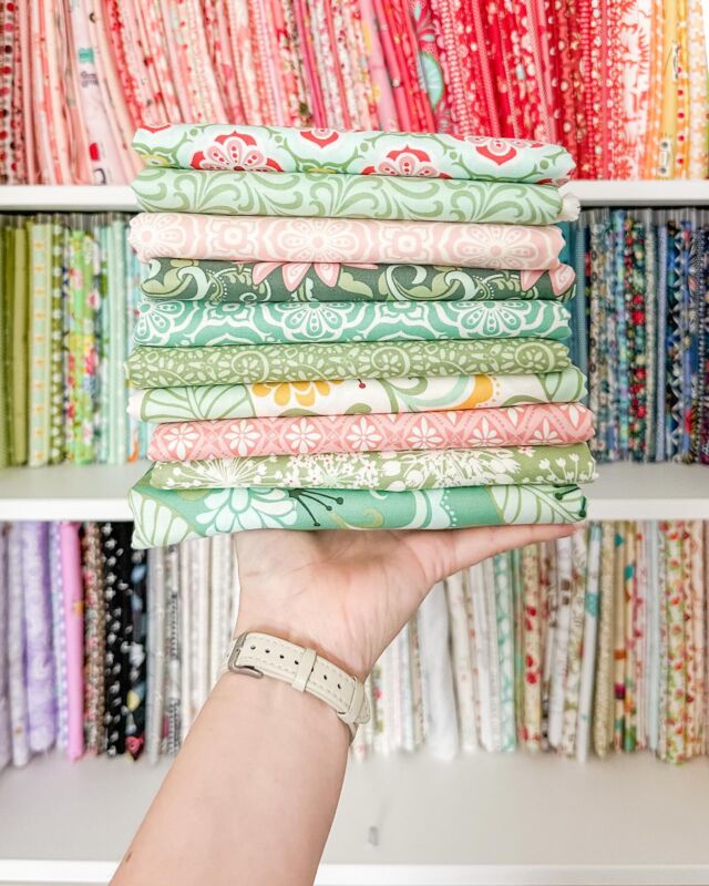 It’s been a minute since I bought fabric to sew for purely selfish reasons.

But today I present Tango by @katespain. I have a fun trio of projects I’m going to sew for me and my girls, any guesses?

Tango is a fun re-imagining of Kate Spain’s Fandango line, which I also loved and sewed with when it was new in 2011 or 12?

It kind of feels like grabbing an old favorite, and I can’t wait to show you what I’m making! Now off to sew it!

#showmethemoda #katespaintango #katespainfabric #sewinginspiration #fabricbindle #cloverandvioletpatterns